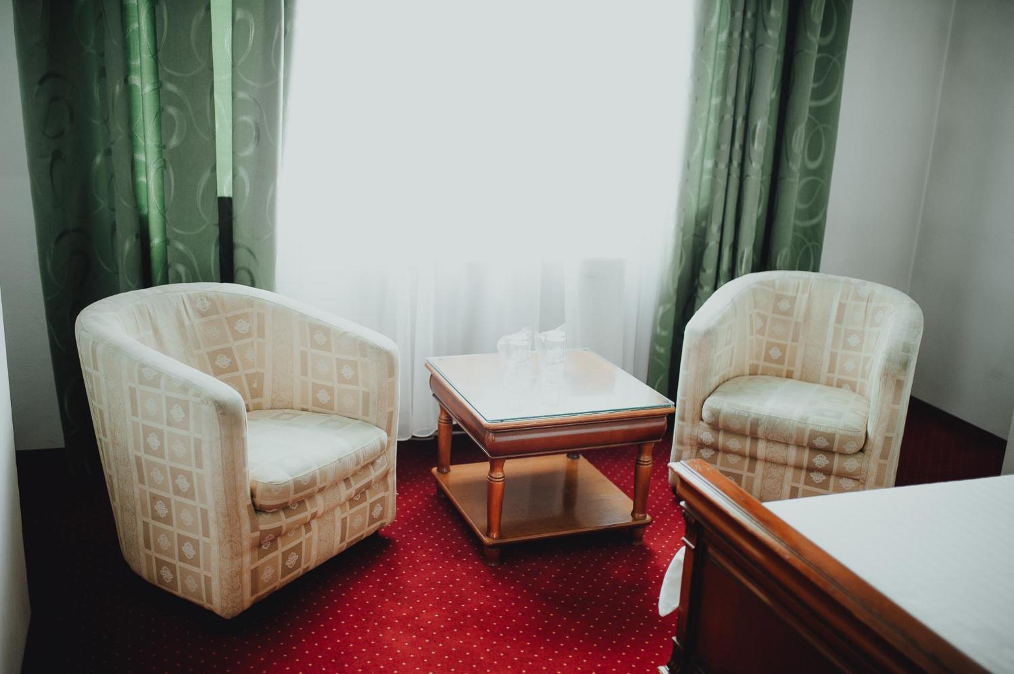 קריובה Hotel Bavaria מראה חיצוני תמונה