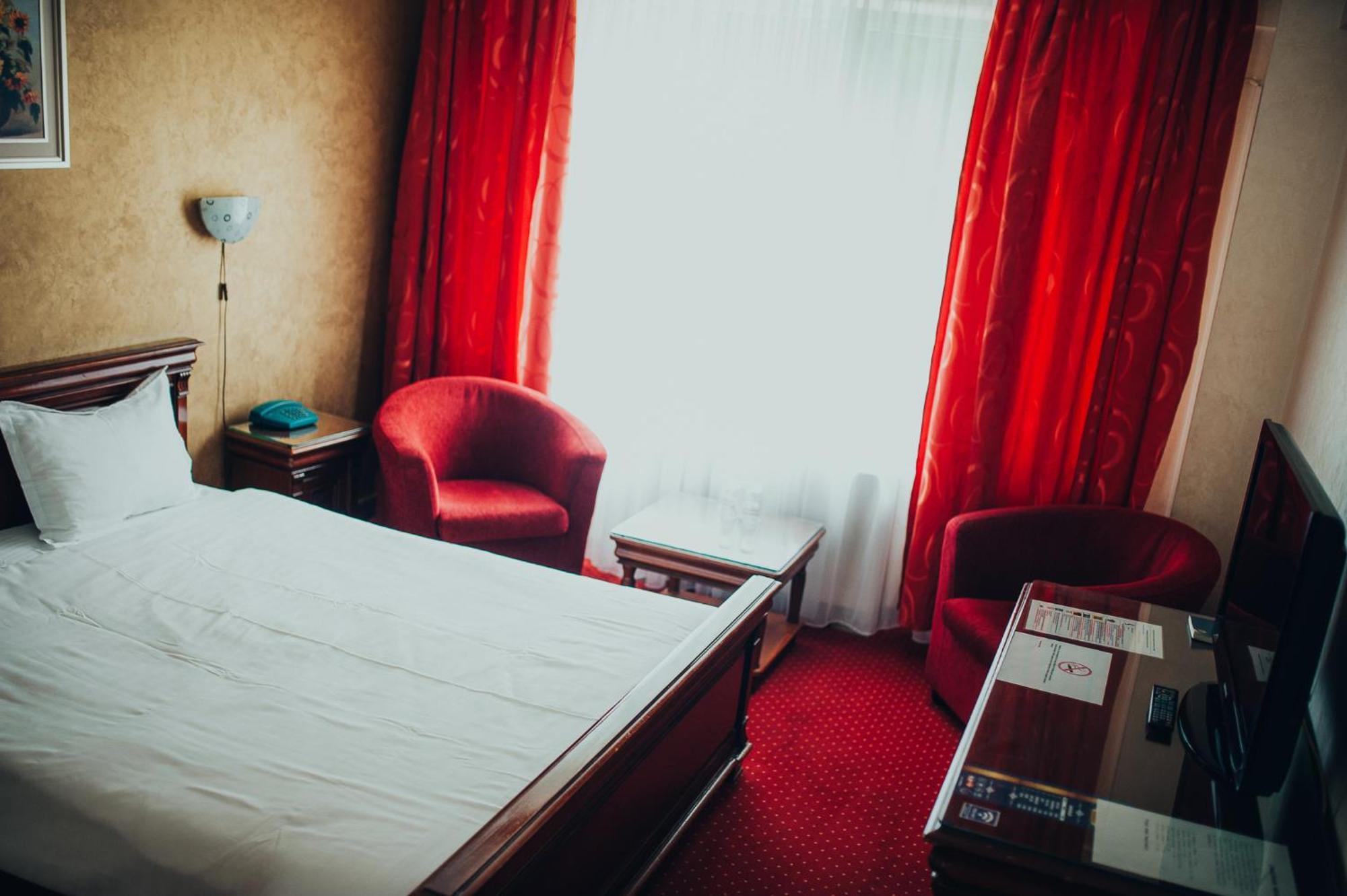 קריובה Hotel Bavaria מראה חיצוני תמונה