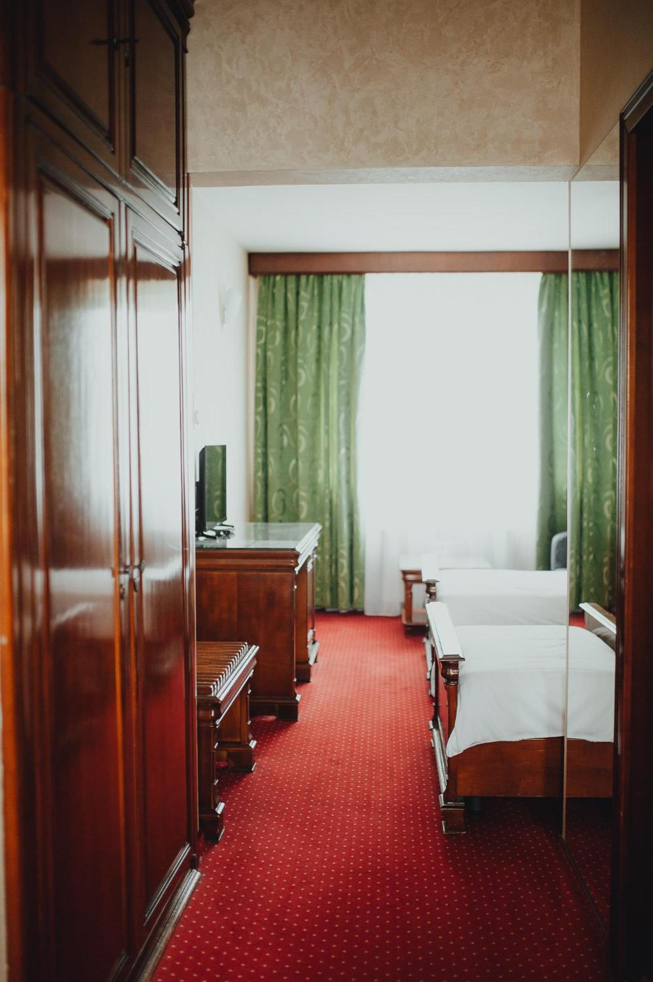קריובה Hotel Bavaria מראה חיצוני תמונה