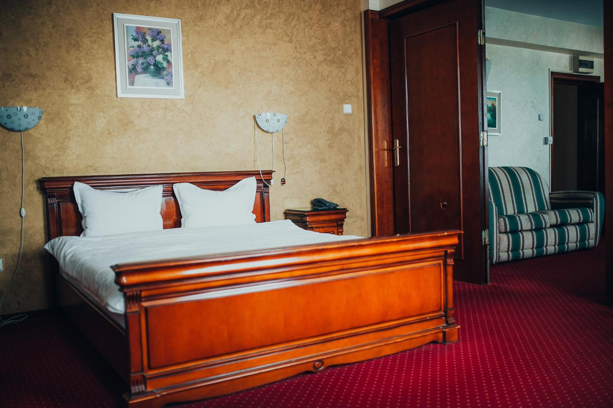 קריובה Hotel Bavaria מראה חיצוני תמונה