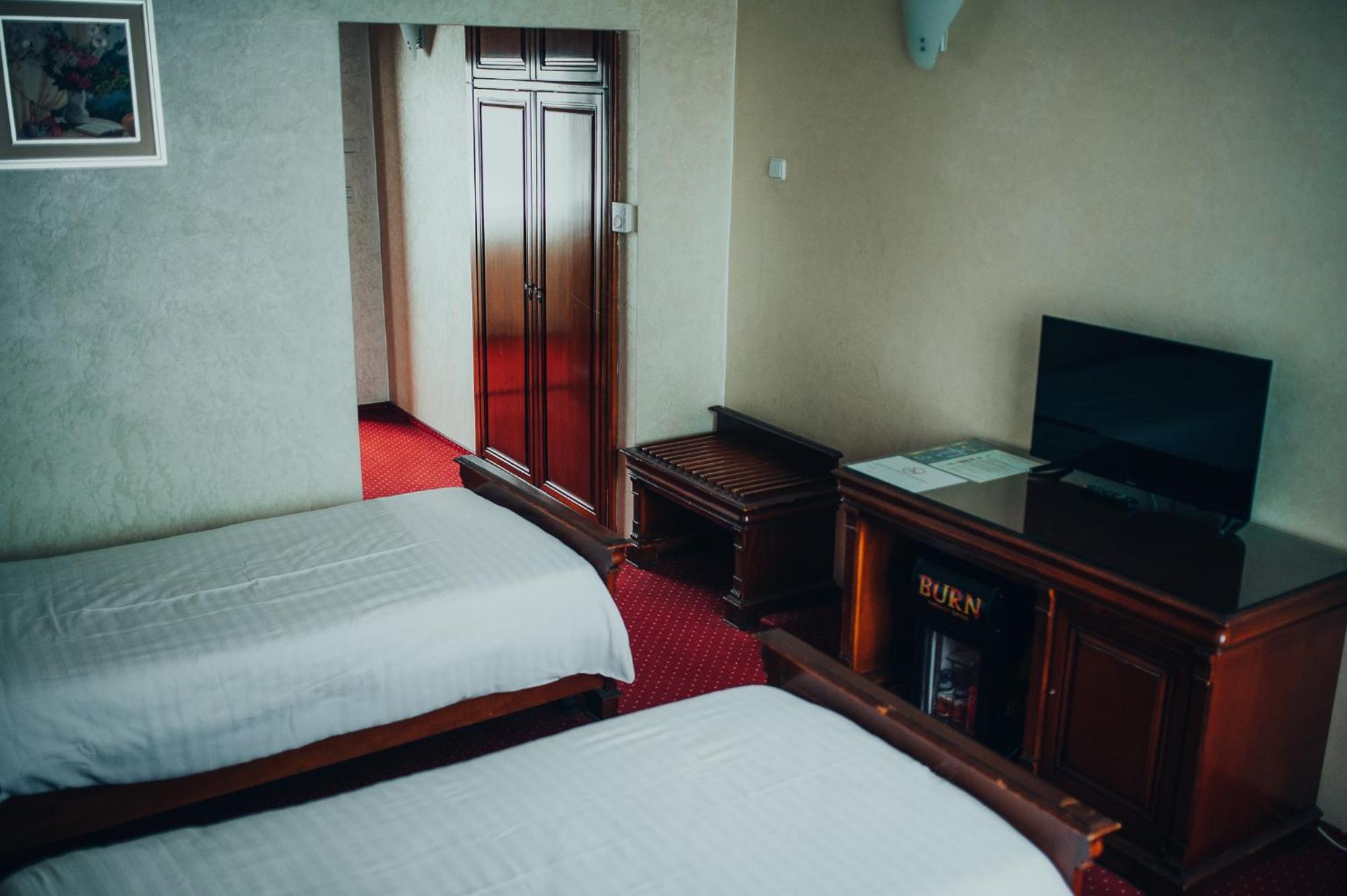 קריובה Hotel Bavaria מראה חיצוני תמונה