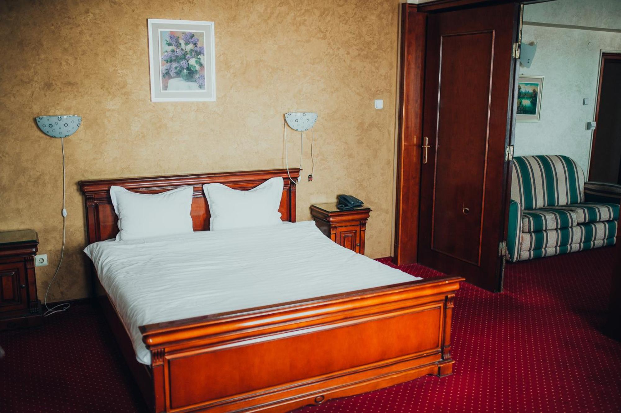 קריובה Hotel Bavaria מראה חיצוני תמונה