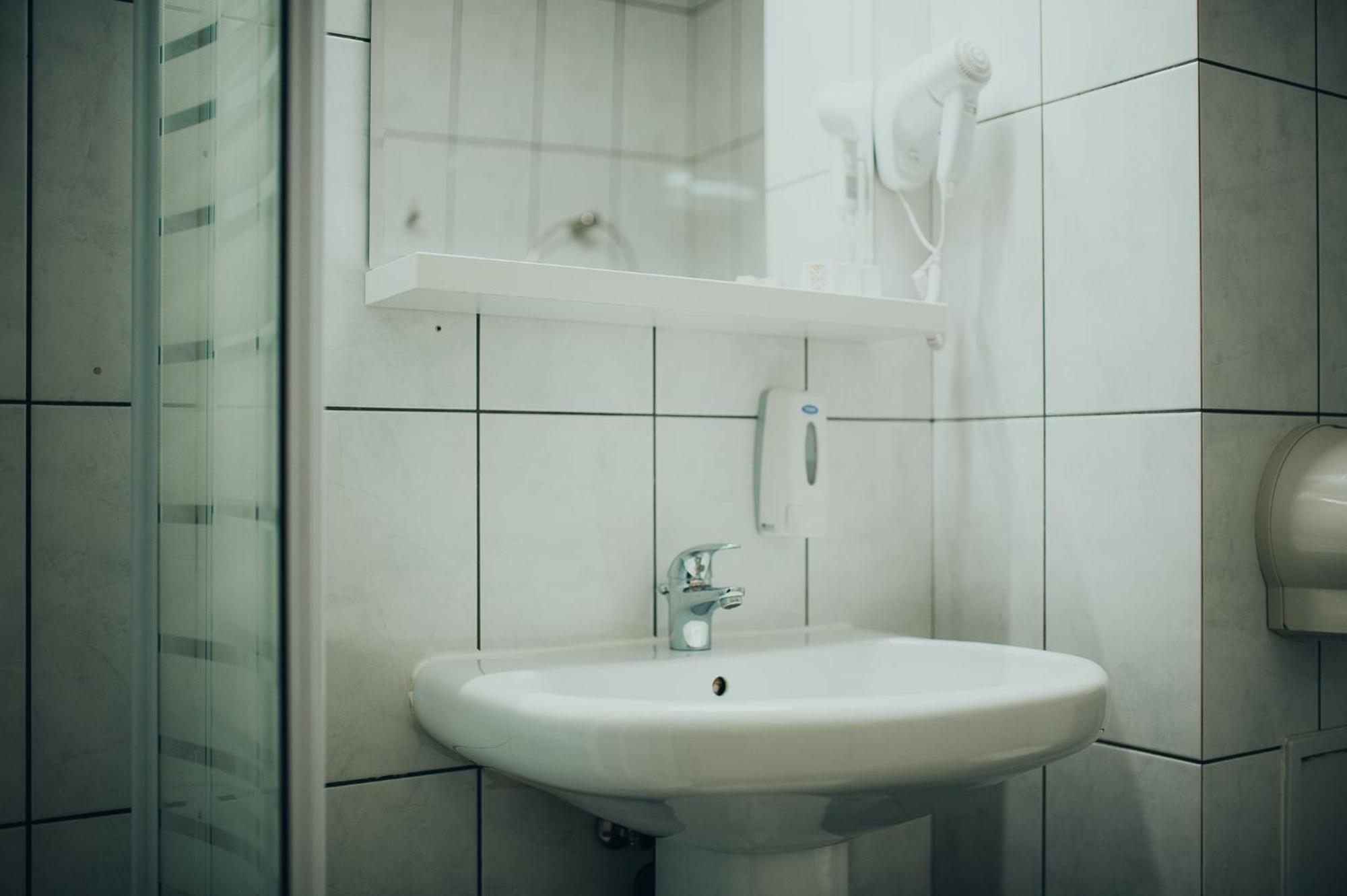 קריובה Hotel Bavaria מראה חיצוני תמונה