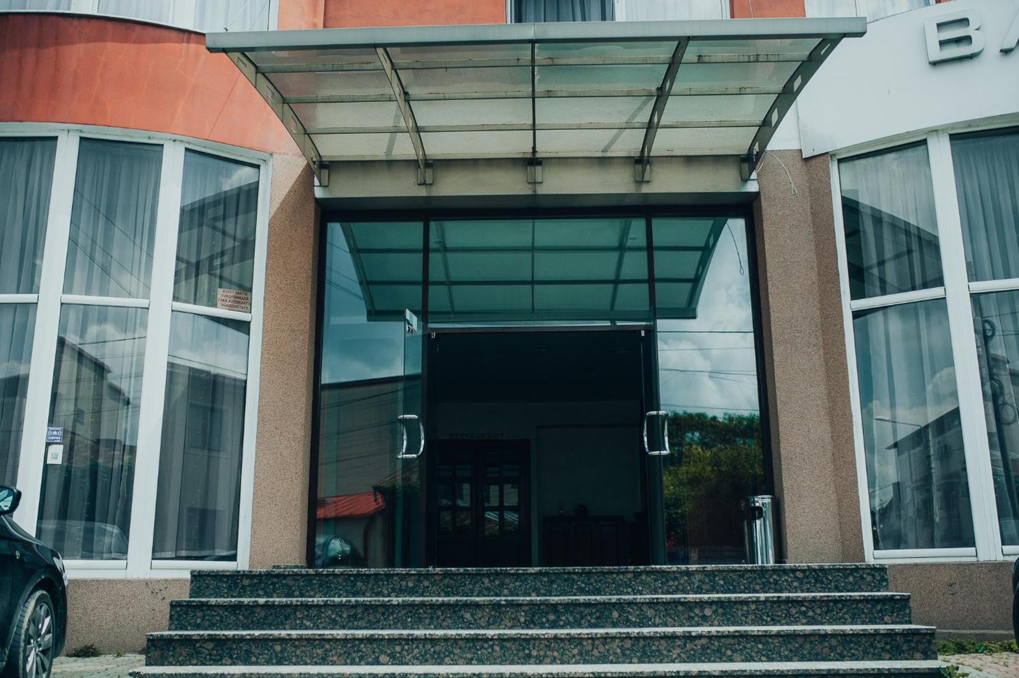 קריובה Hotel Bavaria מראה חיצוני תמונה