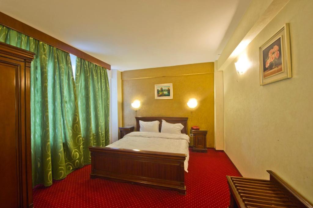 קריובה Hotel Bavaria מראה חיצוני תמונה