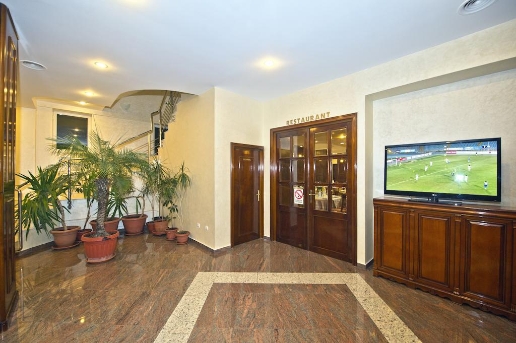 קריובה Hotel Bavaria מראה חיצוני תמונה