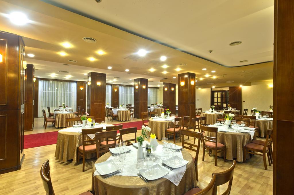 קריובה Hotel Bavaria מראה חיצוני תמונה