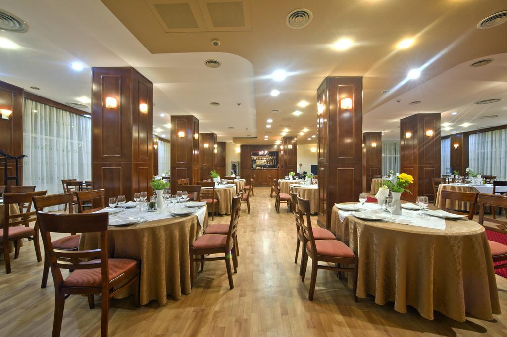 קריובה Hotel Bavaria מראה חיצוני תמונה