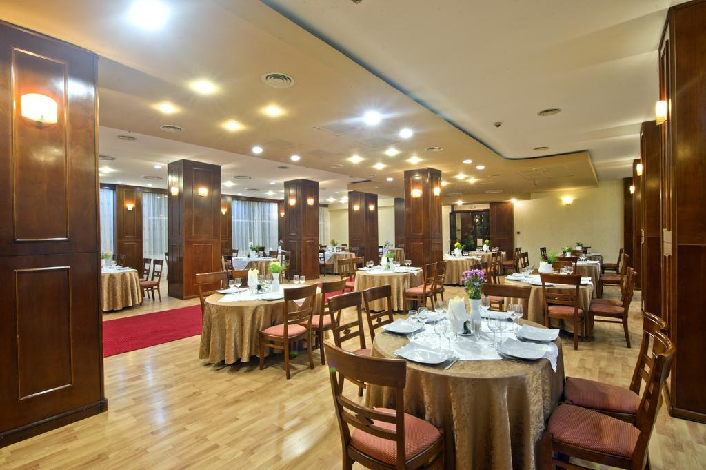 קריובה Hotel Bavaria מראה חיצוני תמונה